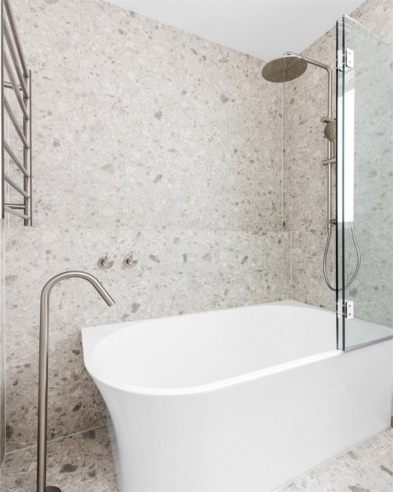 Излив для ванной Lotis Mone 1066BN напольный, цвет brushed nickel