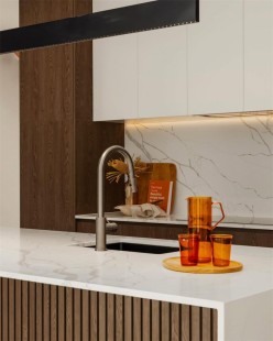 Выдвижной смеситель для кухни, с функцией распыления овощей, Lotis, цвет: бронза