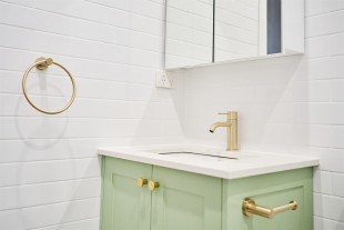 Смеситель для раковины Lotis Mone 1001BB цвет brushed brass