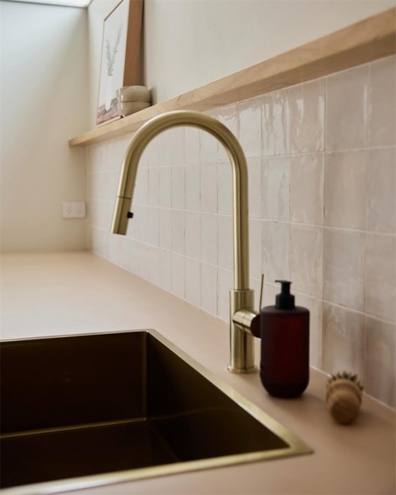 Смеситель для кухни Lotis Mone 1035BB, цвет brushed brass
