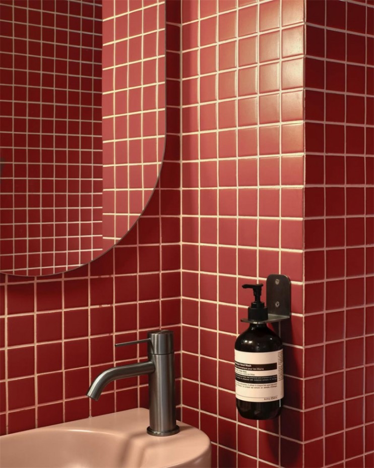 Смеситель для раковины Lotis Mone 1001BMB цвет brushed metall brass