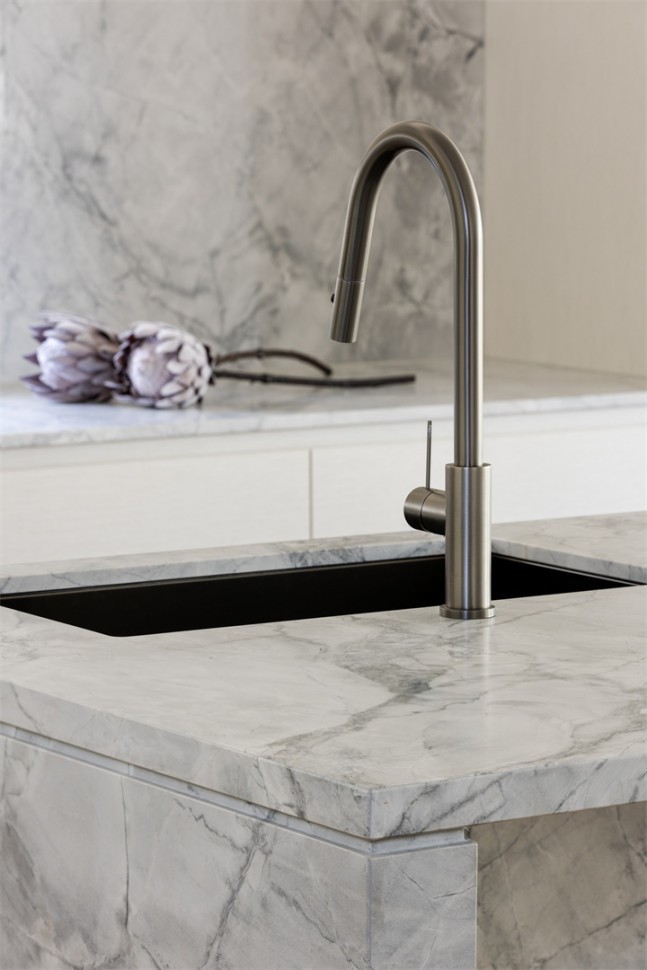 Выдвижной смеситель для кухни, с функцией распыления овощей, Lotis, цвет: оружейный металл