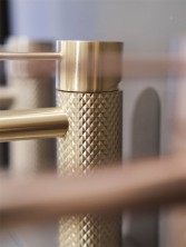 Смеситель для раковины Lotis Santi 1000BB высокий, brushed brass