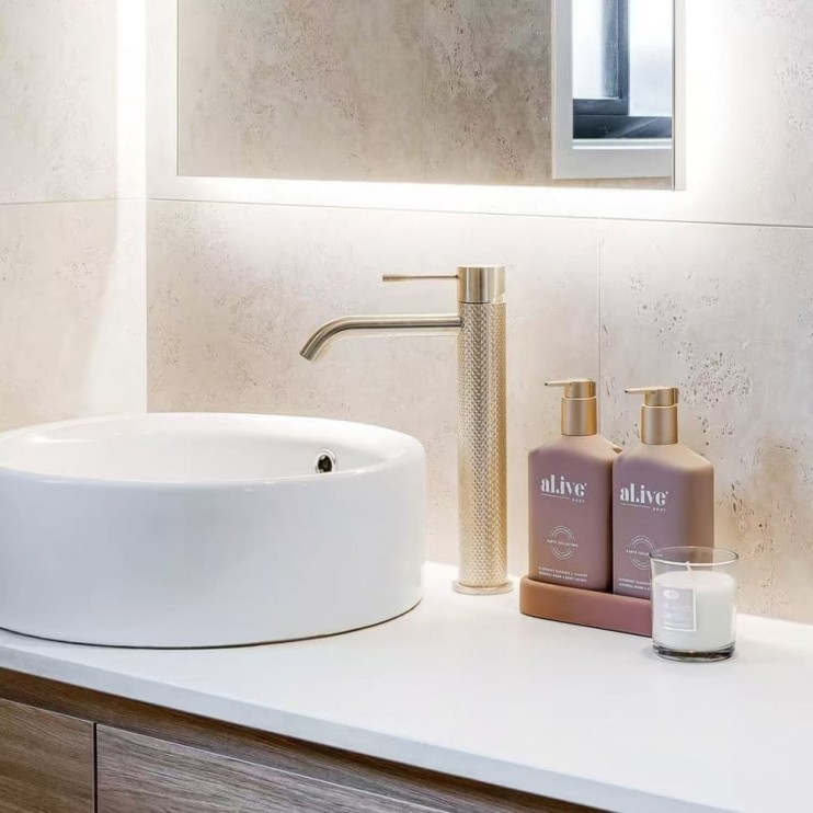 Смеситель для раковины Lotis Santi 1000BB высокий, brushed brass