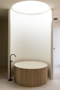 Смеситель для раковины Lotis Mone 1010BMB напольный, цвет brushed metall brass