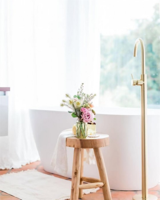 Смеситель для раковины Lotis Mone 1010BB напольный, цвет brushed brass